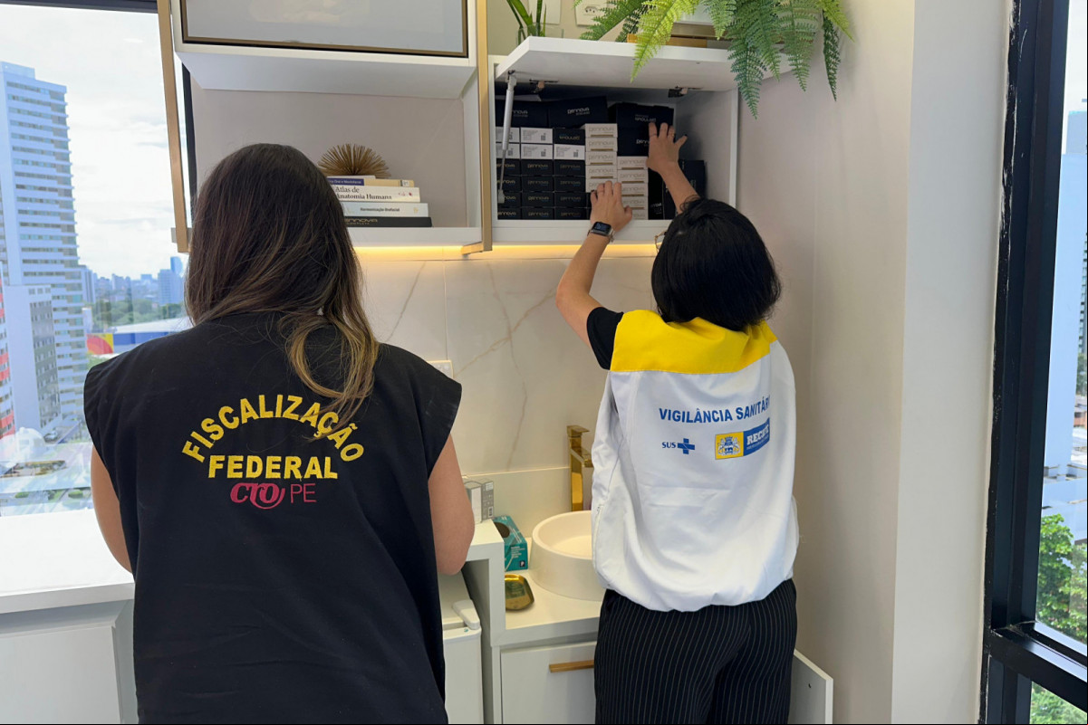 Instituto de Harmonização Facial é interditado em Boa Viagem após fiscalização sanitária
(Divulgação) Instituto de Harmonização Facial é interditado em Boa Viagem após fiscalização sanitária
/Divulgação
